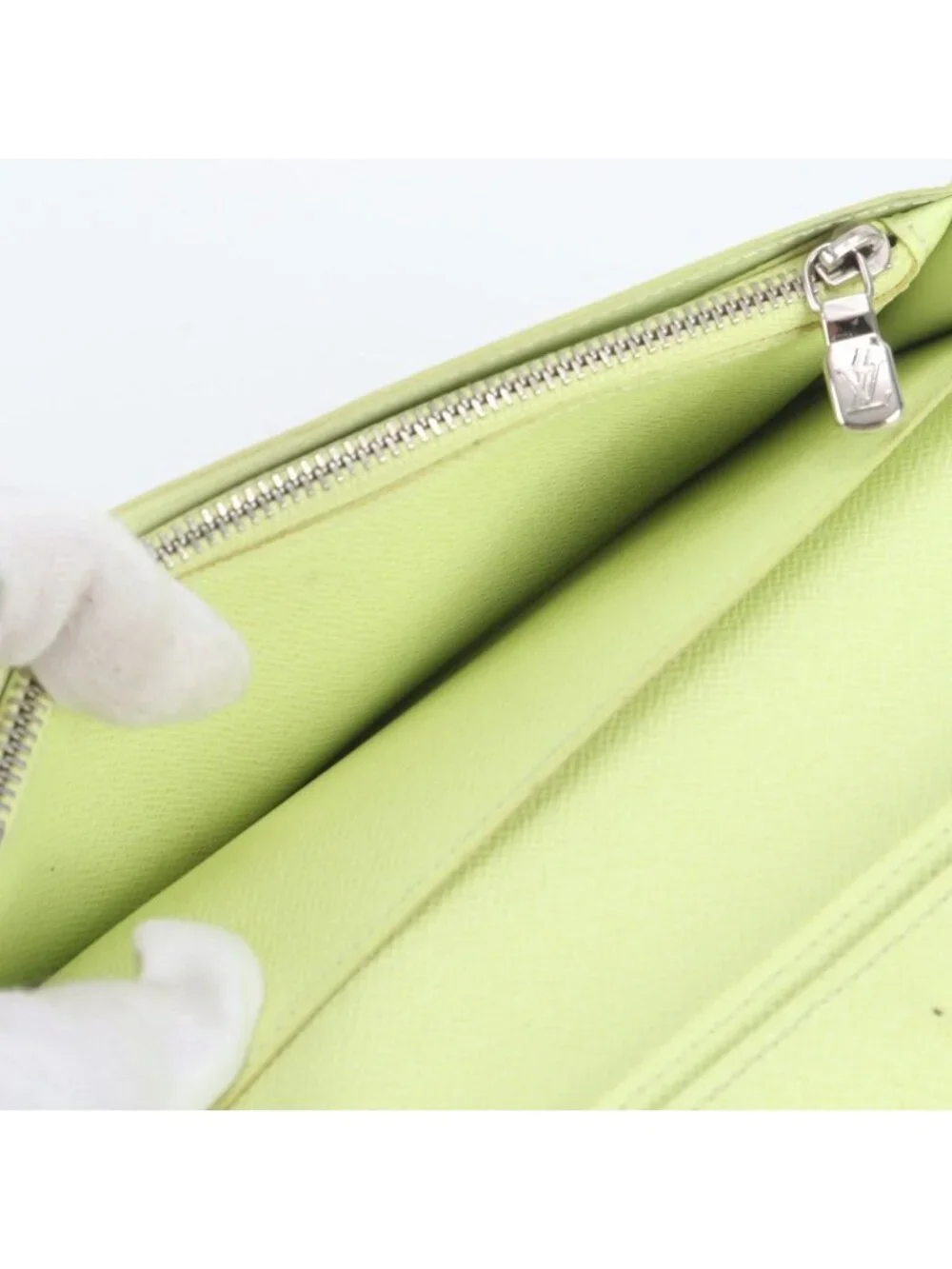 Louis Vuitton Taigarama Portefeuille Brazza Leather Wallet
